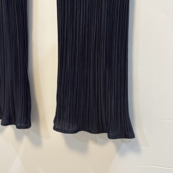 Dressed in LALA Black Wide Leg plisse pant - Picture 6 of 8